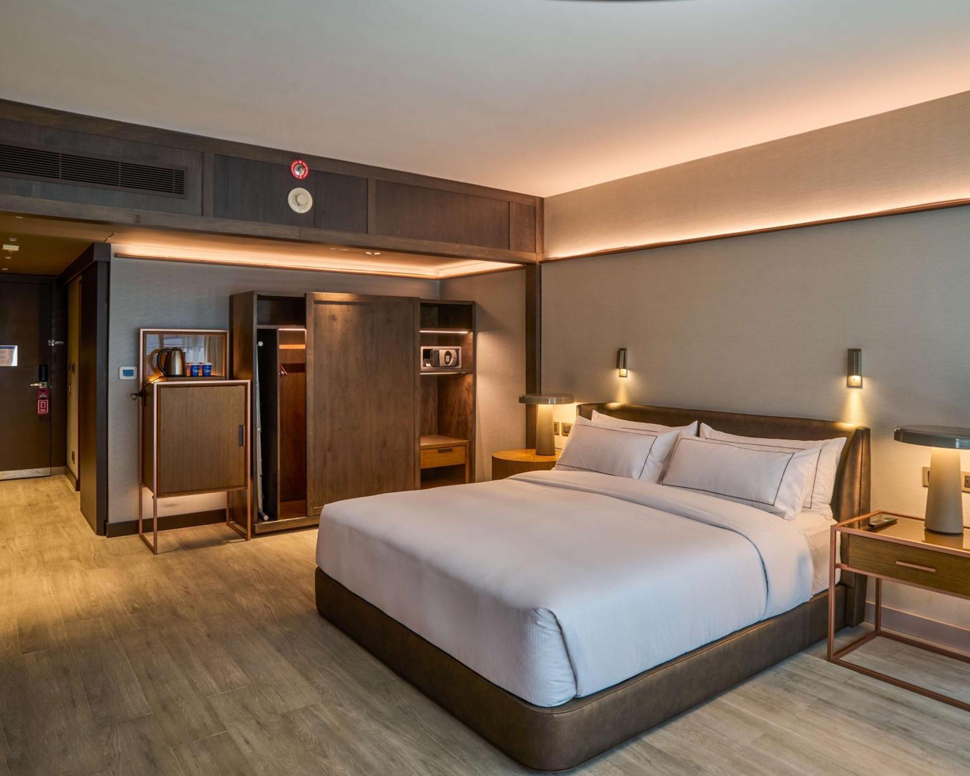 Hilton Buenos Aires Hotel Exterior photo Deluxe King