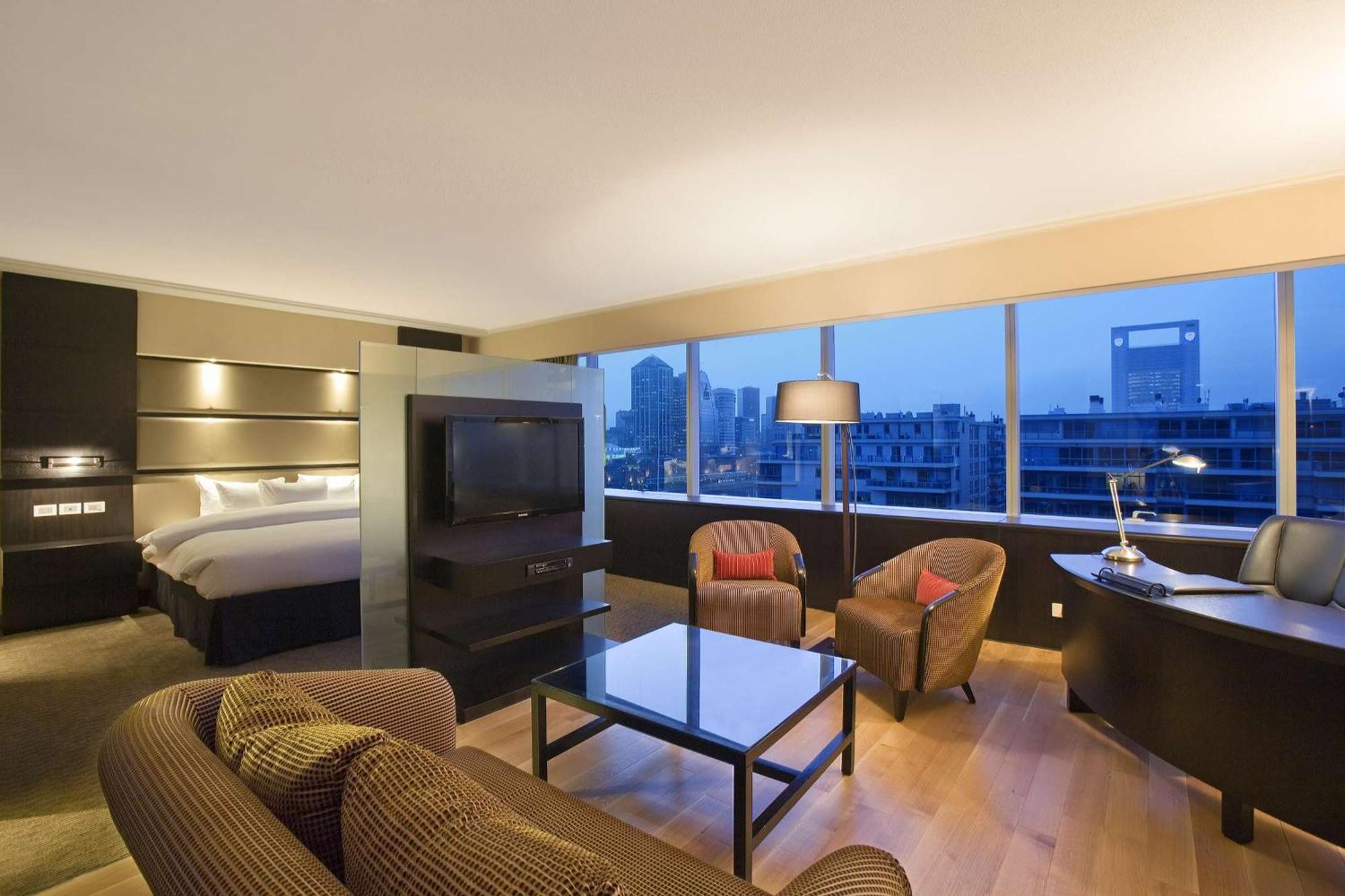 Hilton Buenos Aires Hotel Exterior photo A suite at the hotel